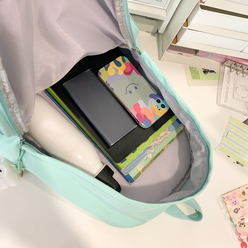 Japanese-style Instagram casual schoolbag for girls, Korean-style versatile backpack for junior high school and senior high school students, large-capacity backpack for college students Application Scenario
