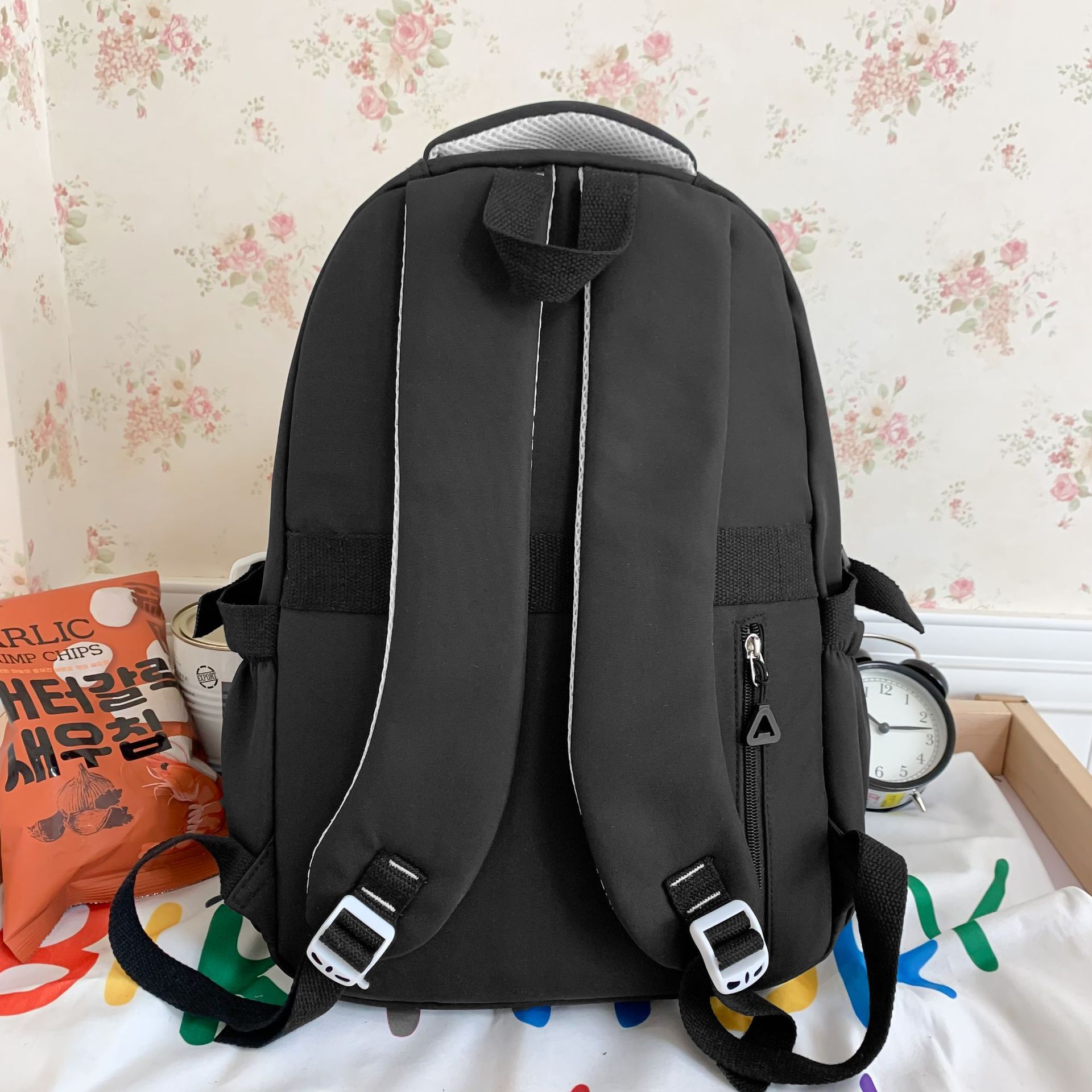 A new large-capacity multi-compartment lightweight backpack for primary and secondary school students, simple and versatile, and a travel backpack for men Specification drawing