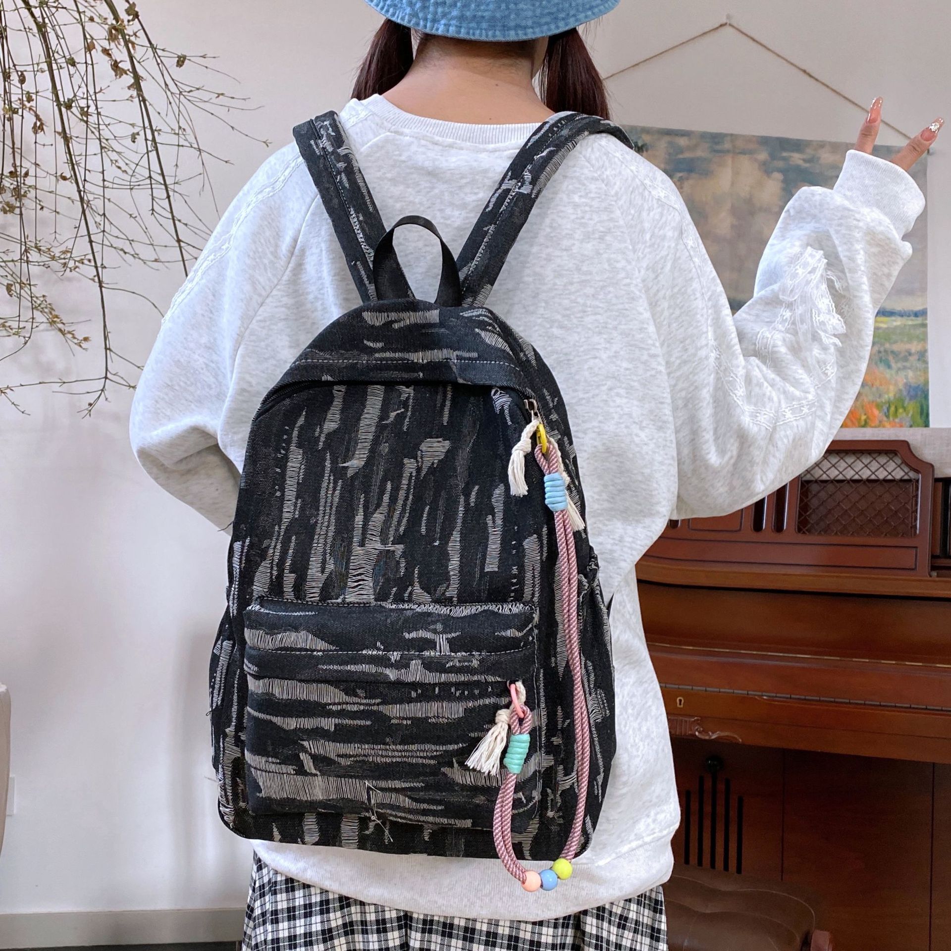 High-appearance-level backpack, large-capacity Japanese style, ins striped, fresh and cute backpack for junior and senior high school students, school-style backpack for boys full figure