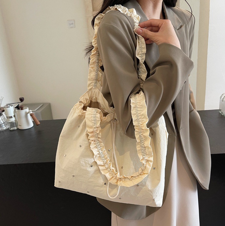 Canvas bag, women's summer pleated college student artistic crossbody bag, large-capacity Korean style fashionable commuting versatile tote bag full figure