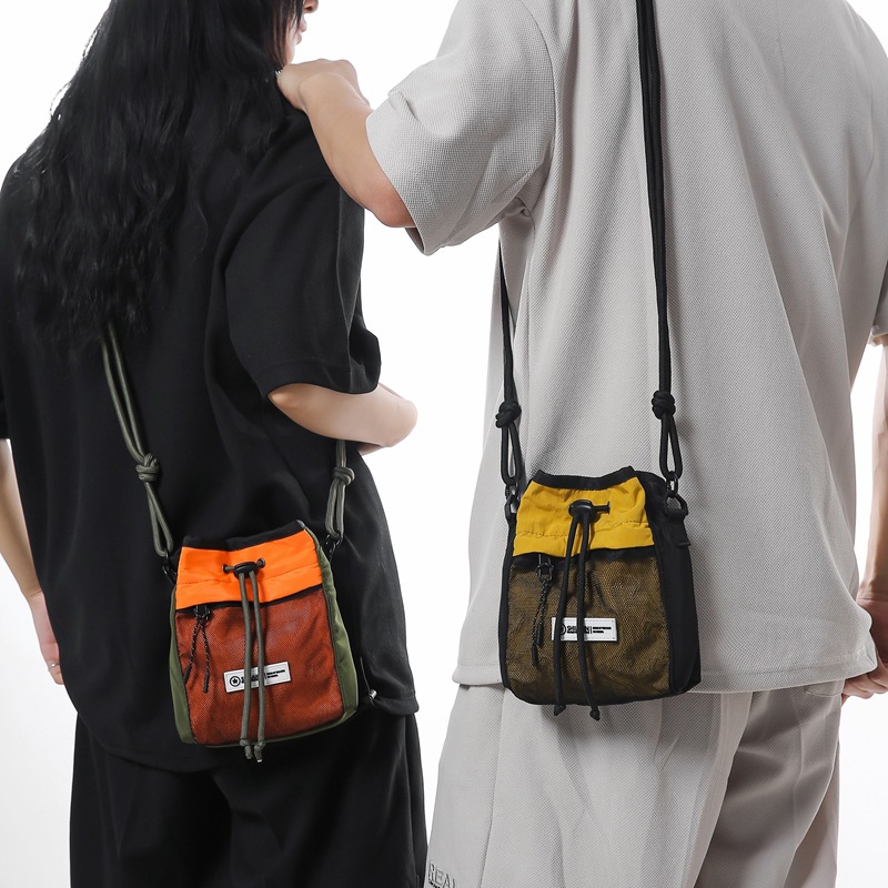 ins Trend brand grid crossbody bag, simple and unisex single-shoulder small bag, outdoor commuting portable phone bag full figure