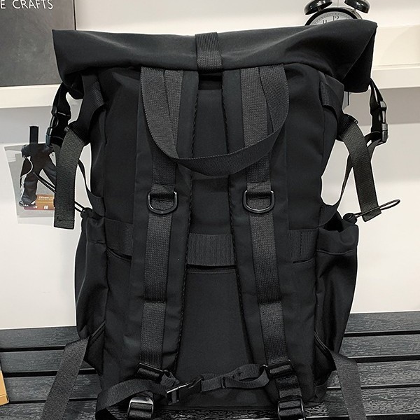 2025 New large-capacity fashionable backpack, lightweight travel bag, personalized and simple backpack, versatile school bag, basketball bag Application Scenario