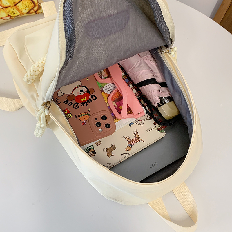 The new schoolbag is a simple and elegant one for junior high school students, a cute backpack for traveling, and a high level of appearance for female students on campus Application Scenario