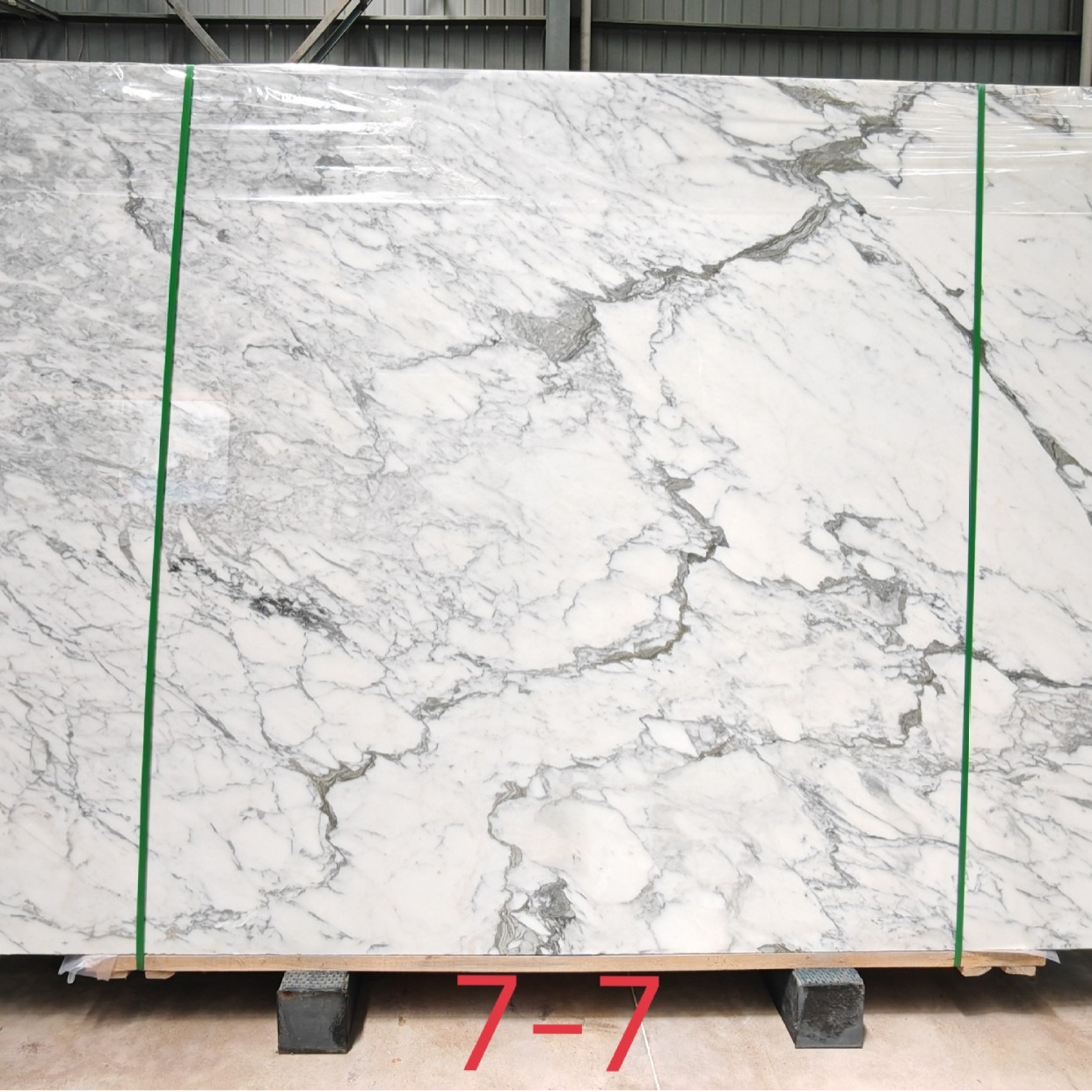 Large white natural marble tabletop, coffee table surface, marble countertop panel, villa background wall, exterior stone details Picture