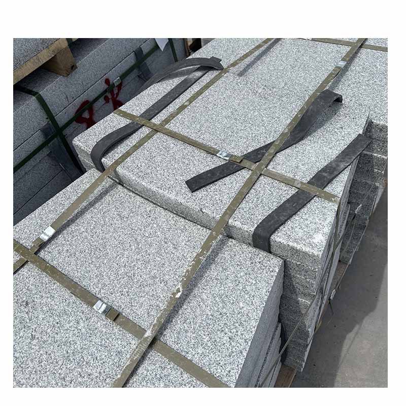 We supply granite sesame grey side leveling stones, sesame white curb stones, top stones, and municipal road edge curb stones Item Picture