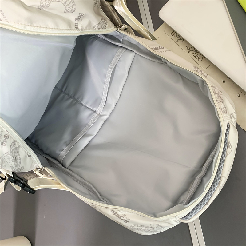 New high-capacity backpack for female college students, junior and senior high school students, simple and versatile, fashionable backpack for men Application Scenario