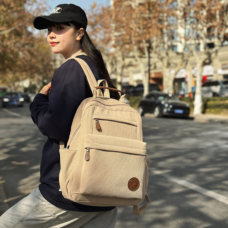 A light and cute backpack for girls in grades 4 to 6 of primary school, with a high-end corduroy feel. A backpack for girls in junior high school Application Scenario