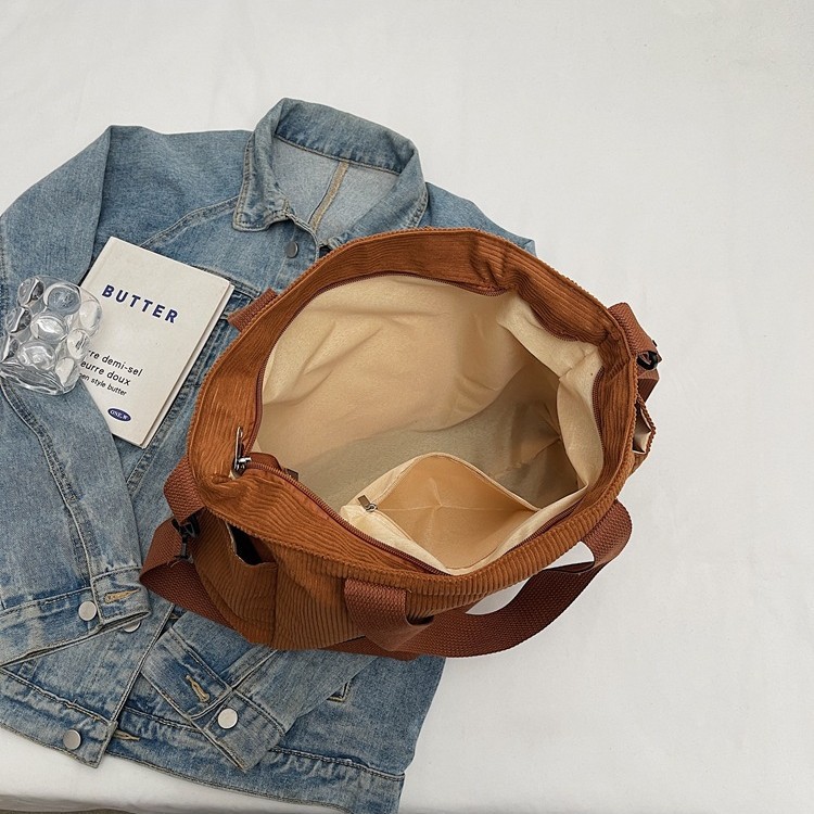 A new 2025 Japanese Instagram-style large-capacity multi-compartment single-shoulder bag with a high-end feel, a retro and versatile underarm handbag Specification drawing