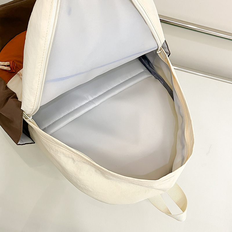 New minimalist Korean-style color-blocking schoolbag, lightweight travel and casual backpack, high appearance level, dirt-resistant and large-capacity single-shoulder bag Application Scenario
