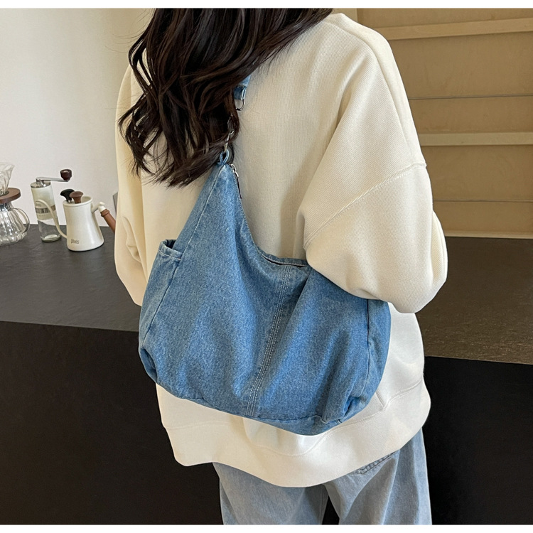 A new Korean version of the ins denim canvas bag for women's crossbody, versatile and large-capacity single-shoulder tote bag for students' commuting to school details Picture
