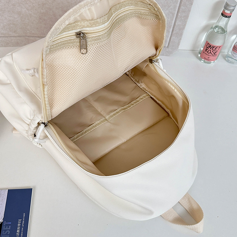Japanese-style Instagram cute primary school student, high appearance level, versatile large-capacity schoolbag for girls, junior and senior high school students, double-shoulder travel backpack Application Scenario