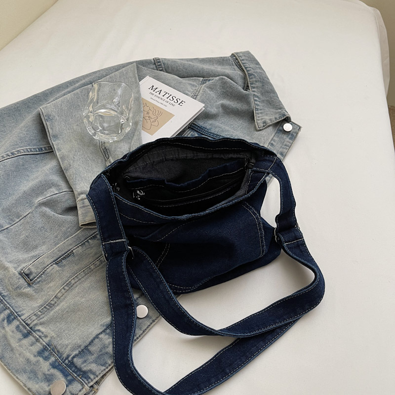 Relaxed large-capacity bag for women, new Spring 2025 denim single-shoulder bag for students, casual and versatile crossbody bag Specification drawing