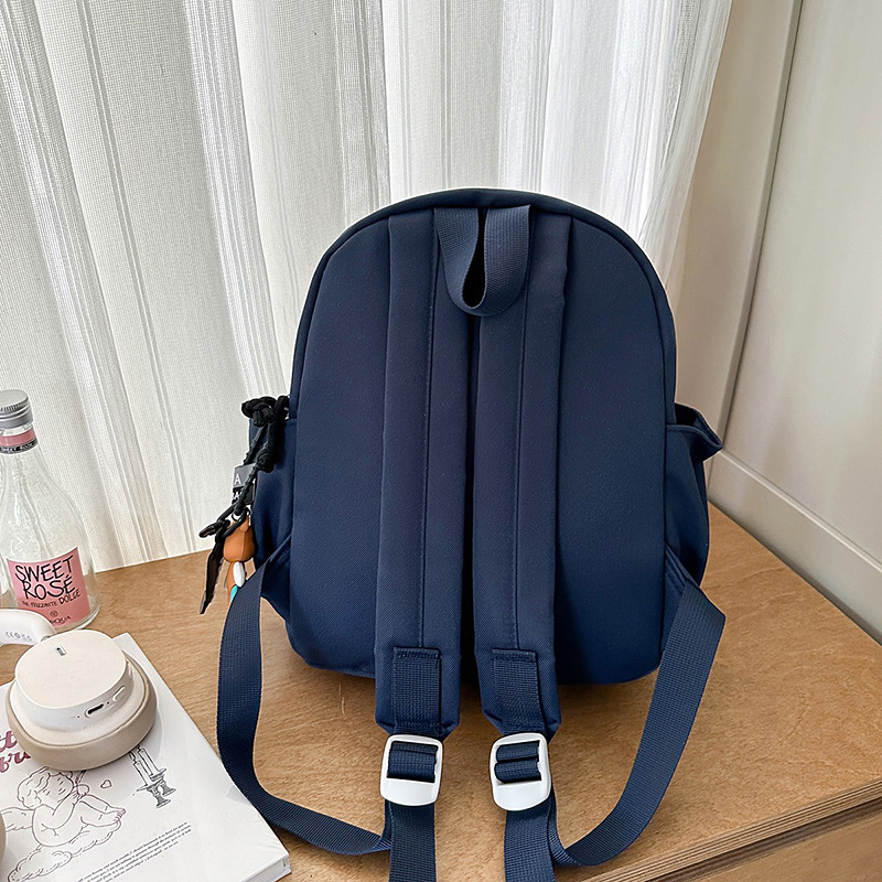 A new, cute cartoon bear backpack with a high level of appearance for kindergarten children in grades 3 to 5. It is a lightweight backpack Specification drawing
