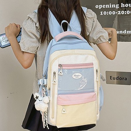 A new high-appeal Japanese-style ins fresh and sweet color-blocking backpack for junior and senior high school students, a casual and lightweight backpack full figure