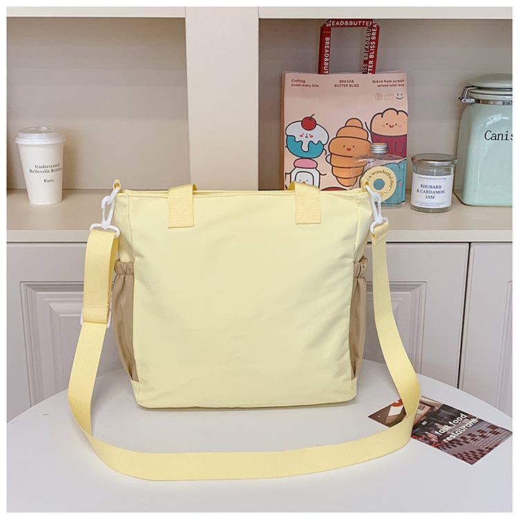 A new Japanese-style schoolgirl handbag with a fresh, sweet and cute look. It's a color-matched crossbody bag for college students going out for shopping Specification drawing