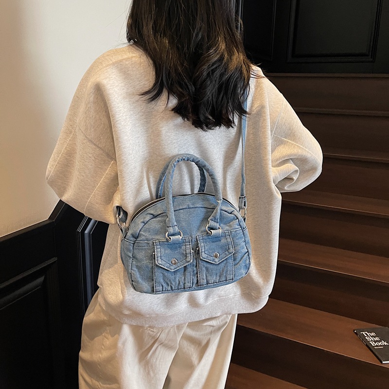 New Hong Kong-style retro niche denim underarm bag for women, fashionable and versatile, lightweight for commuting, large-capacity crossbody bag full figure