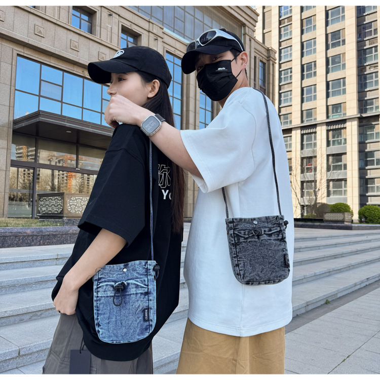 Japanese-style ins retro single-shoulder bag, Korean-style casual and simple washed denim crossbody bag, versatile mobile phone bag for travel full figure