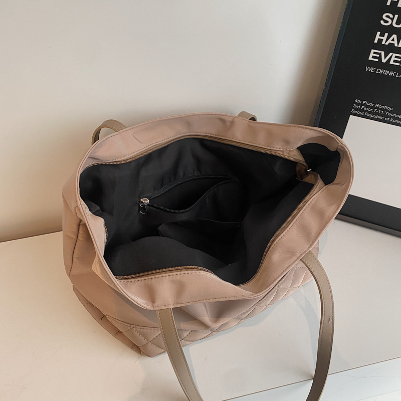 A fashionable and stylish large-capacity casual bag for women, a simple and versatile single-shoulder tote bag for spring 2025 Specification drawing