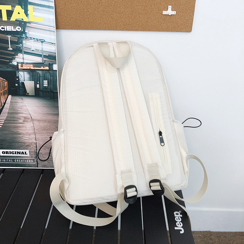 A new high-appearancelevel backpack from the Korean version of Instagram for high school and junior high school girls. It is a casual, simple and versatile large-capacity backpack for commuting Specification drawing