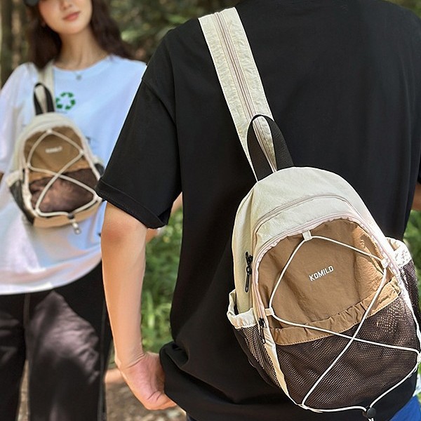 A new high-appearation-level mountain-themed ins drawstring color-blocking backpack for couples, a lightweight travel and mountaineering backpack with large capacity full figure