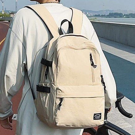 A new high-appeal Korean style Instagram retro workwear backpack for couples, featuring a casual, simple, lightweight and large-capacity backpack details Picture