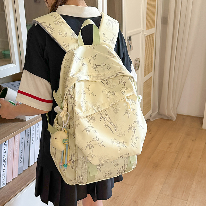 A new high-appeal Korean-style ins solid color simple leaf print backpack for couples, a lightweight and large-capacity backpack full figure