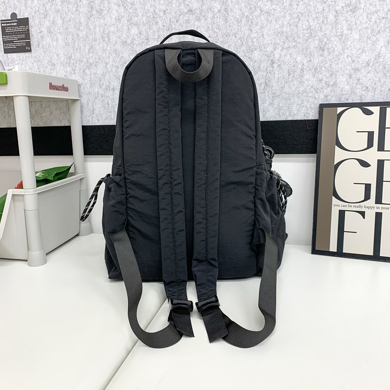 A new, stylish and cool backpack with a high aesthetic level. It is a casual, simple, lightweight and large-capacity backpack for high school and junior high school students to commute outdoors Specification drawing