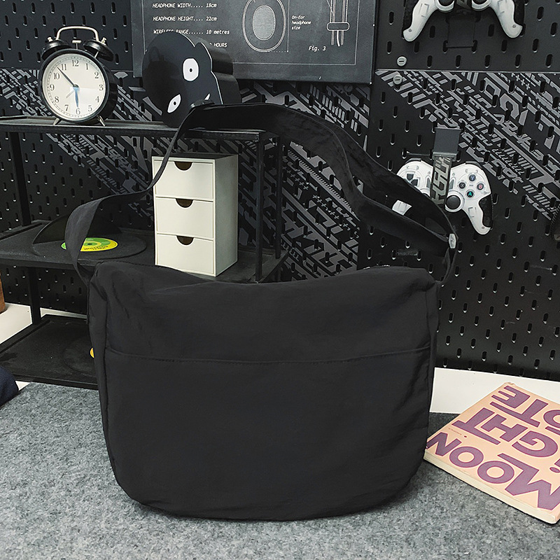 A versatile, Instagram-style Japanese minimalist large-capacity single-shoulder backpack, a simple couple's daily commute and a lightweight postman's bag Specification drawing
