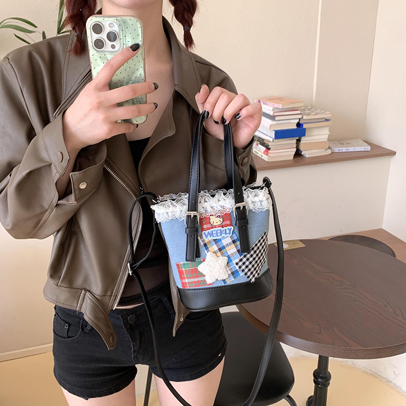 The new autumn mobile phone bag features a niche design and is a denim bucket small bag. It's a retro and versatile hand-held crossbody bag for women in 2024 details Picture