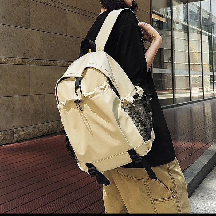 A new high-appearancelevel backpack for junior and senior high school students, featuring a casual, simple, lightweight, fashionable and versatile commuting style with a large capacity full figure