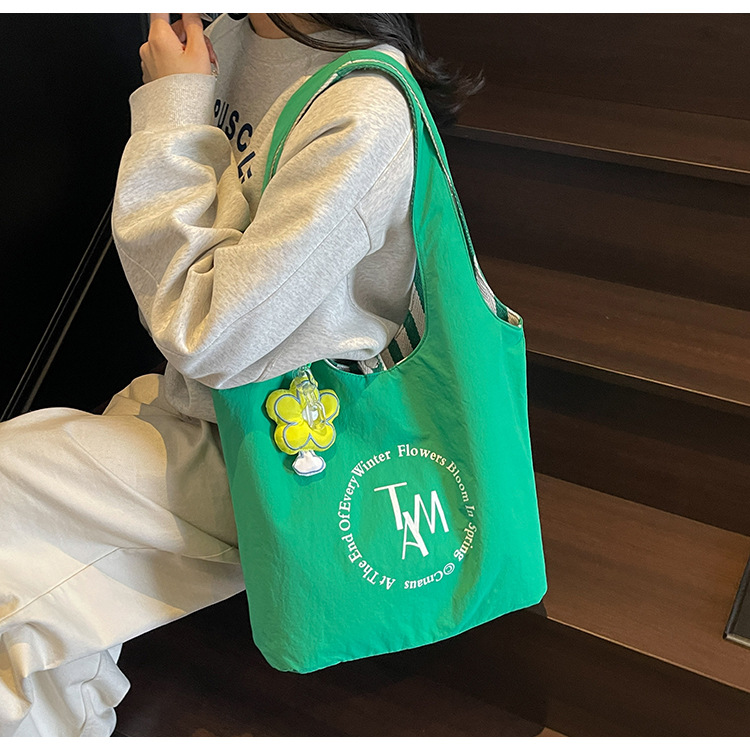 Simple and versatile large-capacity tote bag, Korean-style casual commuting simple single-shoulder bag, artistic and laid-back underarm crossbody bag full figure