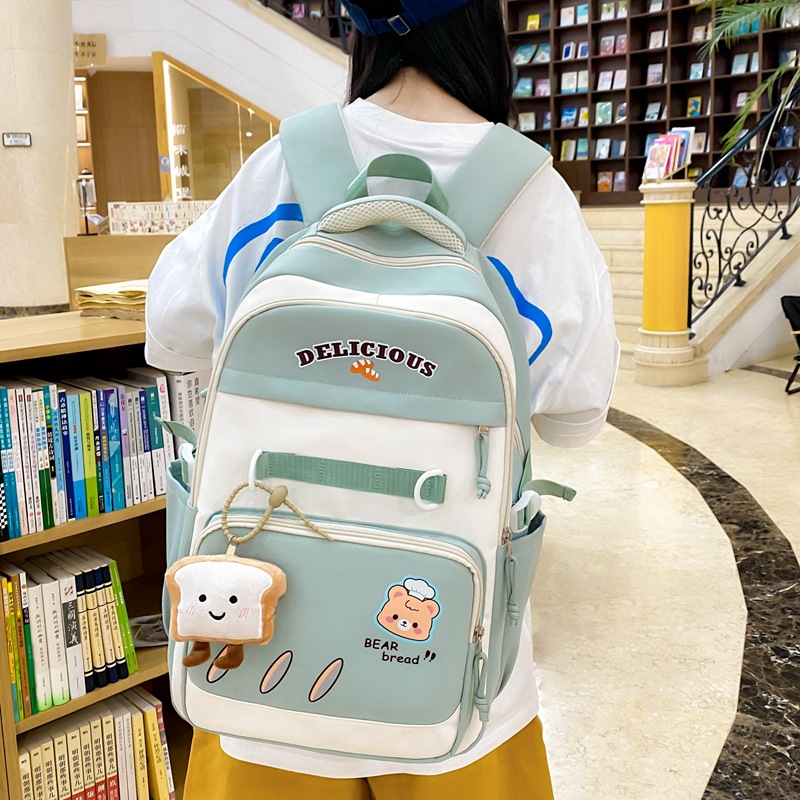 A new Japanese-style Instagram backpack with a high level of appearance, featuring a fresh and sweet school style and color-blocking patchwork. It is a backpack for junior and senior high school students details Picture