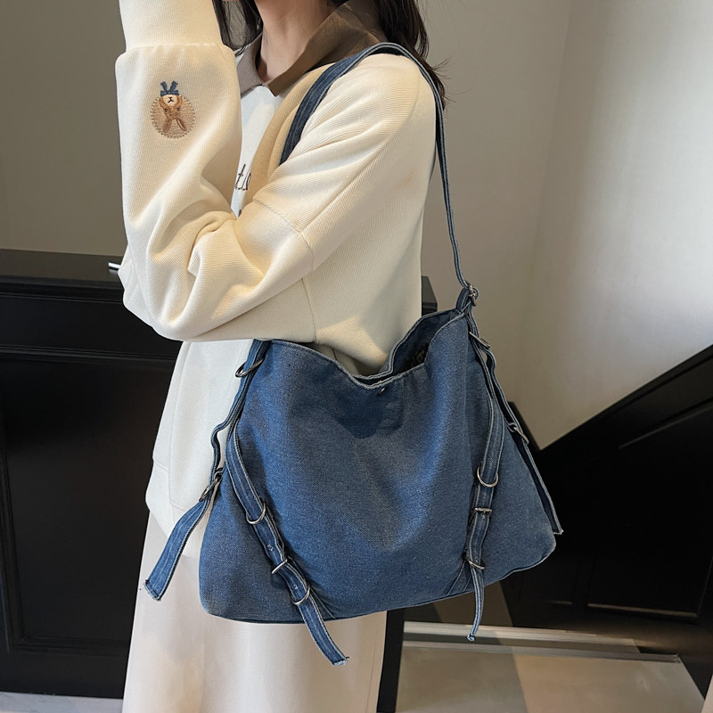 Denim bag for women, large-capacity 2024 new autumn and winter versatile single-shoulder crossbody bag, college student tote bag for class details Picture