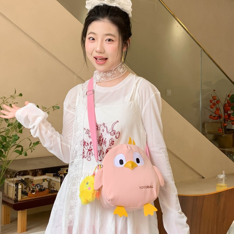 Cute penguin cartoon schoolbag, girls' canvas crossbody bag, versatile Instagram girls' summer Japanese-style cute bag full figure