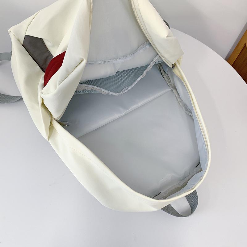 Korean-style schoolbag: A fashionable large-capacity student travel backpack for junior high school students and a computer backpack for high school students during class Application Scenario