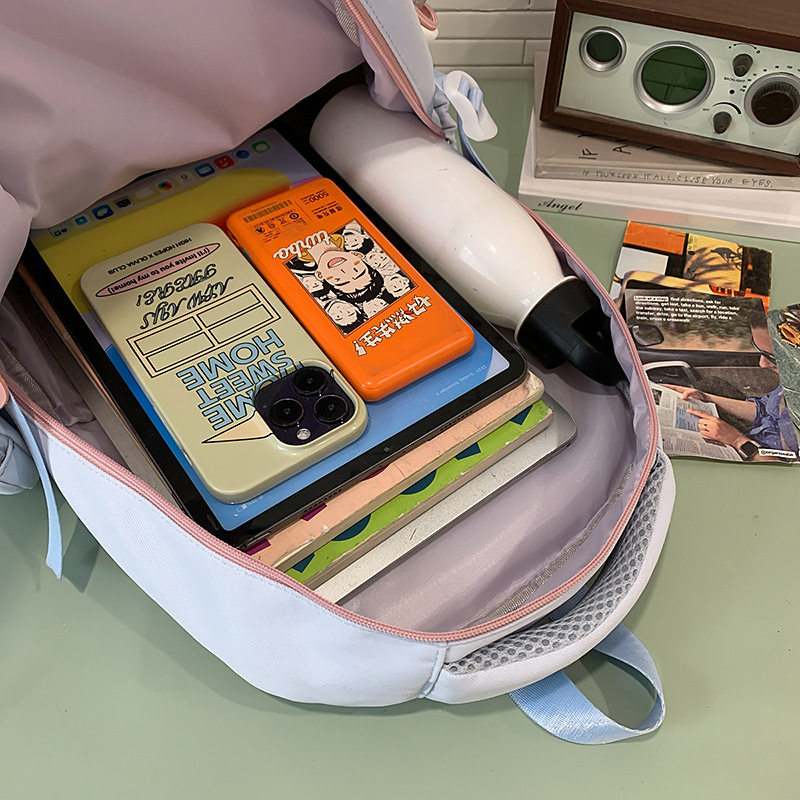 A new Japanese style backpack with a high level of appearance, fresh, sweet and cute bear transparent smudging pain bag for junior high school and high school students Application Scenario