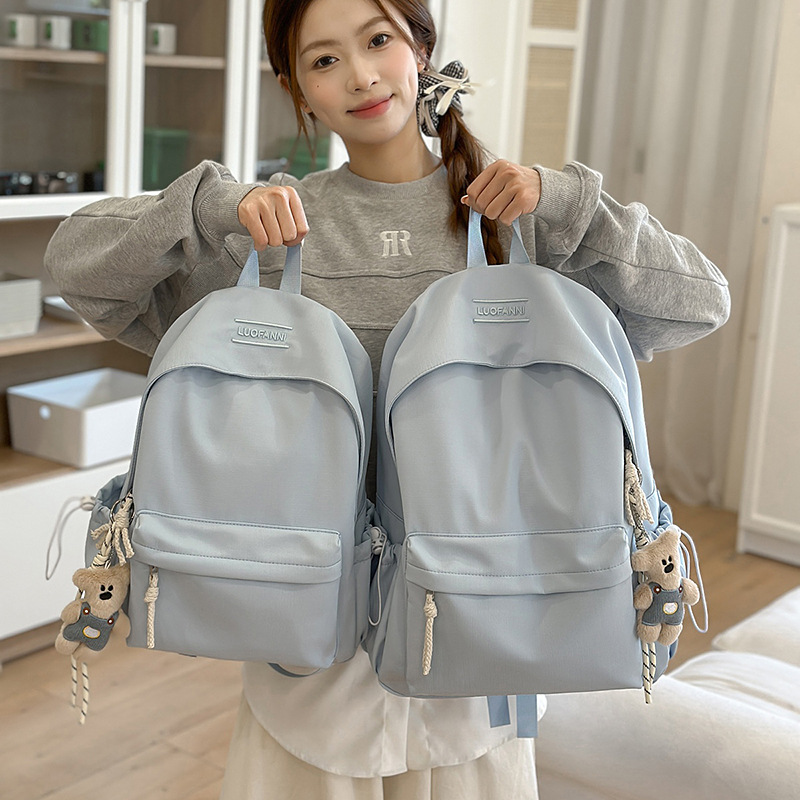 The new Japanese-style simple and lightweight college student backpack is versatile, with a high appearance level and large capacity. It is a solid color backpack for casual travel full figure
