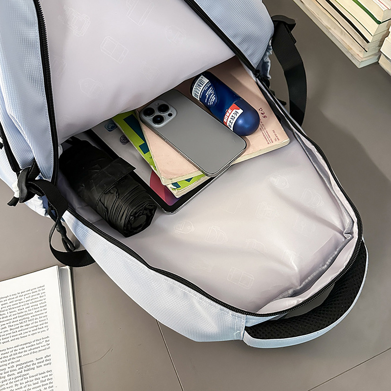 A new high-appearation-level backpacker from mountain series Instagram, a casual, simple, lightweight, camping, travel and mountaineering backpack with large capacity Application Scenario