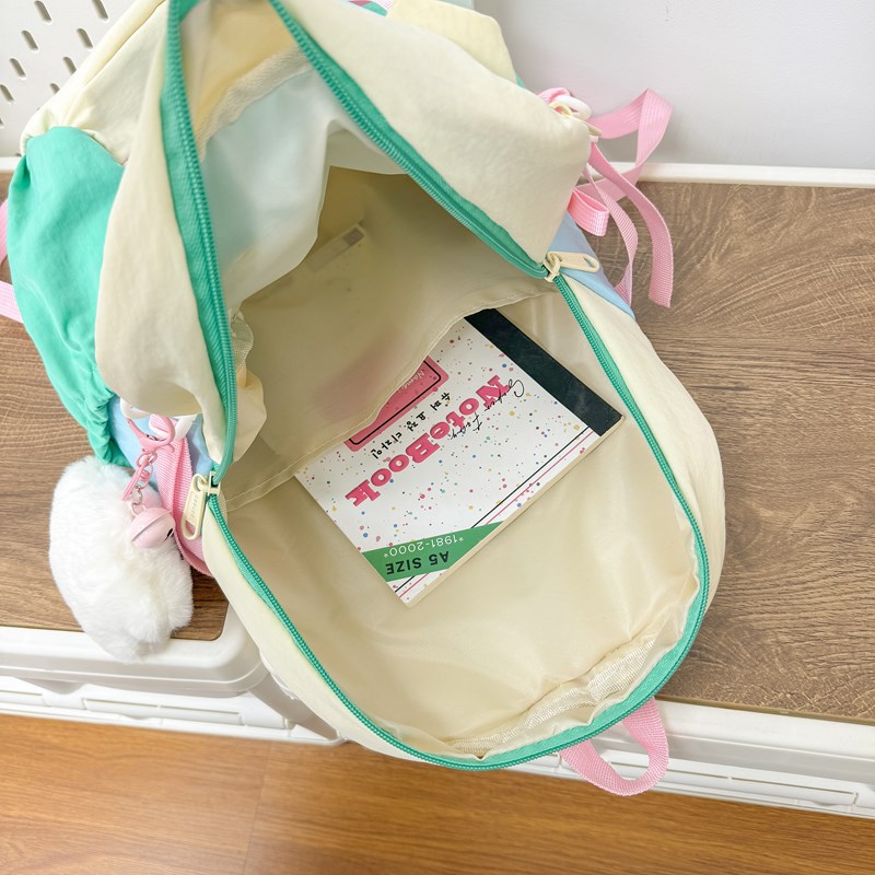 High appearance level, cute and lightweight children's spring outing small backpack, lightweight outdoor sports, parent-child color contrast backpack Application Scenario