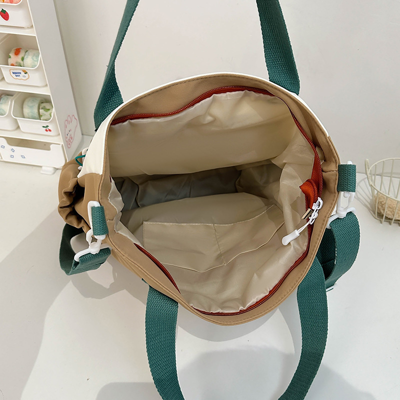 Cute color-blocking and fresh college girl crossbody bag, Japanese-style ins large-capacity student class single-shoulder tote bag Application Scenario