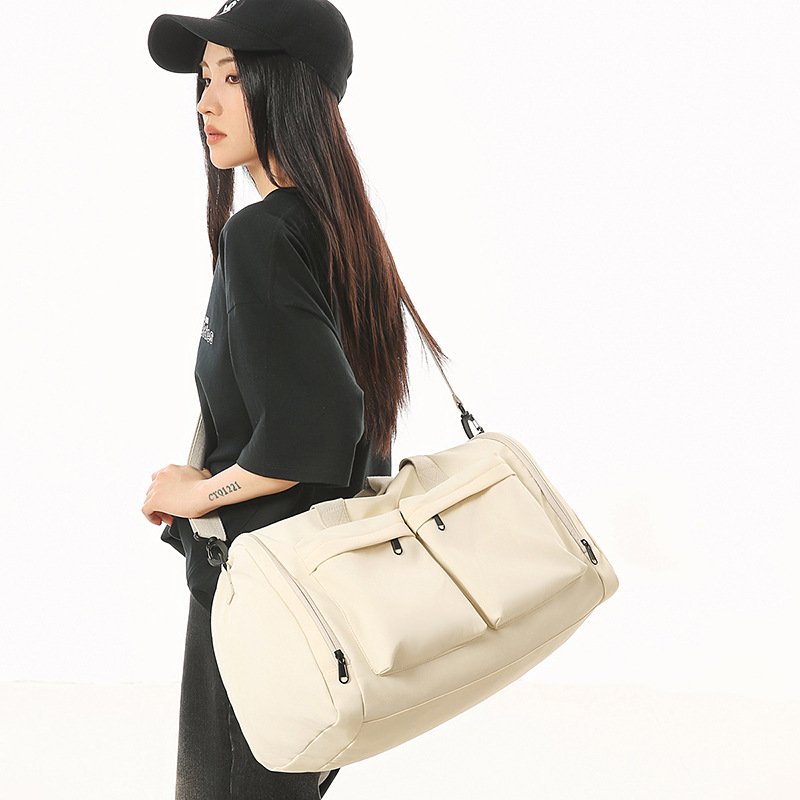 A new high-appeal multi-pocket travel bag for men, casual, simple, lightweight, fashionable and versatile for commuting, with a large capacity crossbody details Picture