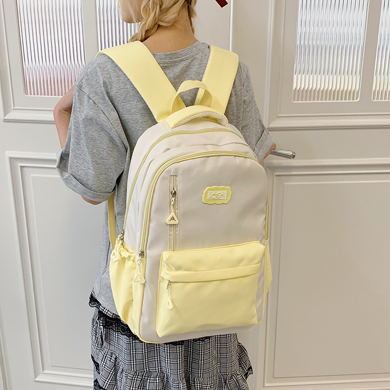 Versatile color-blocking backpack, new trendy large-capacity backpack, high-end short-distance travel bag, college student schoolbag full figure