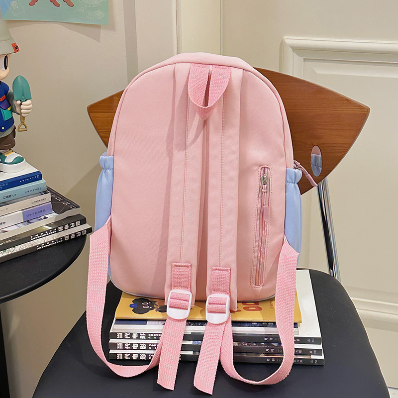 Spring outing and study tour: Cute children's color-blocking backpacks, versatile dopamine schoolbags, sweet and simple single-shoulder bags Application Scenario