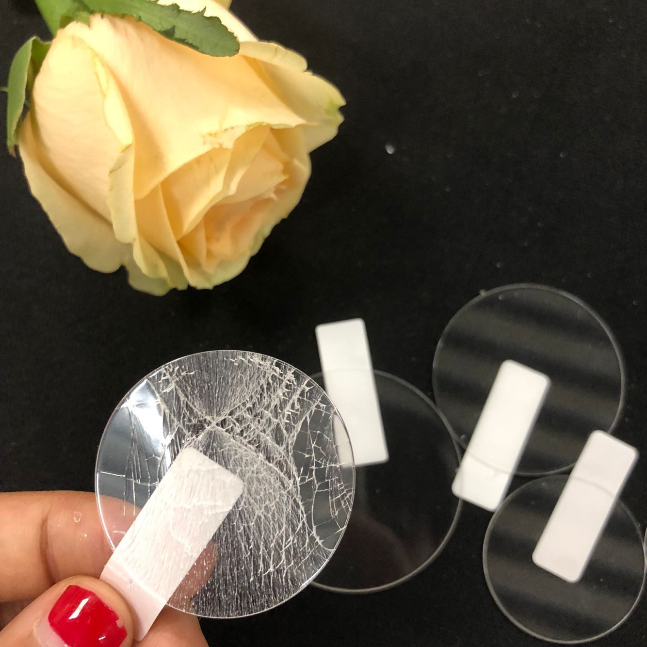 The diameter of the tempered glass film for round watches is 35, 46, 37, 34, 40, 38, 36 mm. Smartwatch glass stickers full figure