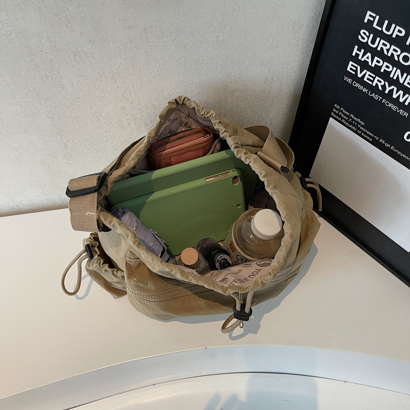 A new Japanese-style cute drawstring multi-purpose bucket bag, a student casual, simple, lightweight and versatile large-capacity crossbody bag Application Scenario