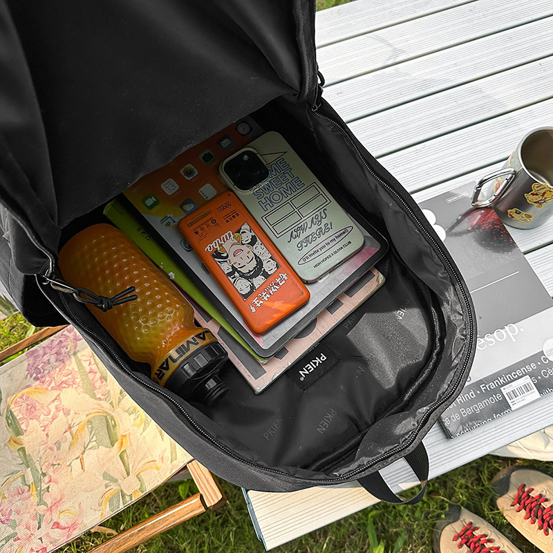 A new high-look, fresh and solid-color casual backpack from the Korean version of ins. It's a simple, lightweight and large-capacity backpack for couples Application Scenario
