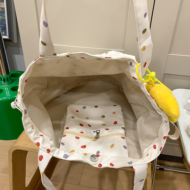The 2024 new style of Korean cute puppy girl underarm bag with high appearance level polka dot single-shoulder bag and versatile commuter tote bag Application Scenario