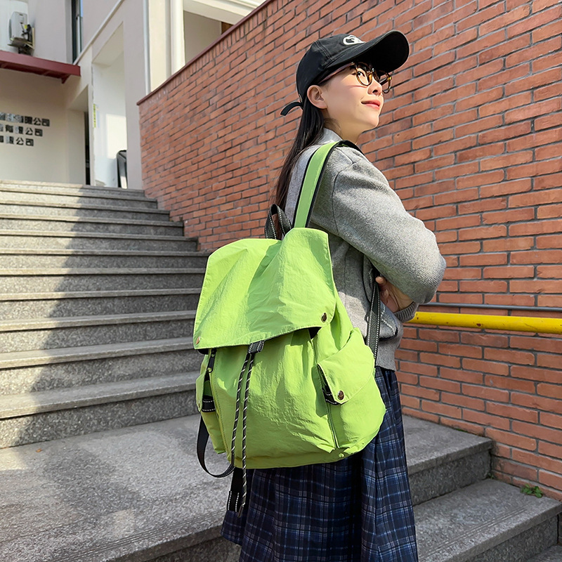 American-style ins flip-top schoolbag, simple and versatile backpack, lightweight solid-color backpack, travel and leisure drawstring single-shoulder bag details Picture