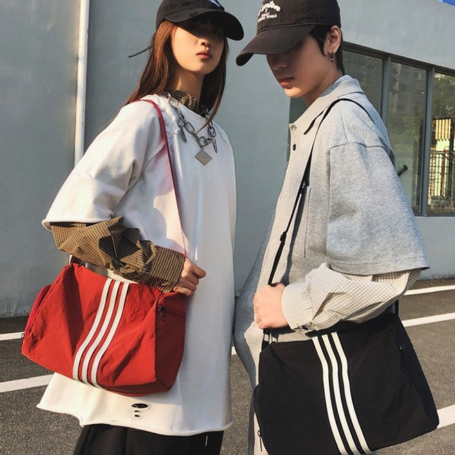 2025 New style stylish single-shoulder bag, retro and stylish striped crossbody bag, large-capacity quality single-shoulder couple bag full figure