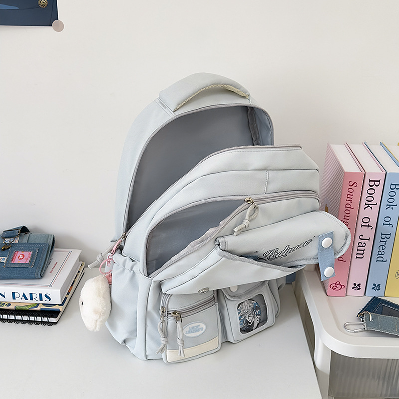A cute and large-capacity schoolbag for junior and senior high school students in a school style, a casual and versatile backpack, a light and sweet multi-compartment backpack Application Scenario